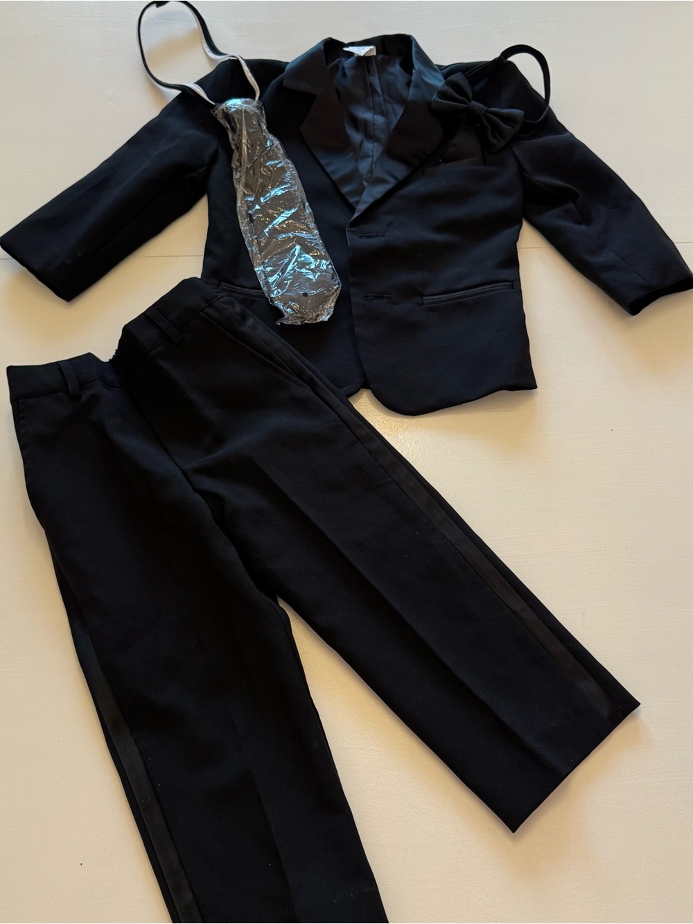 Little Gents Black Two-Piece Suit Set with Bow and Neck Tie 4T